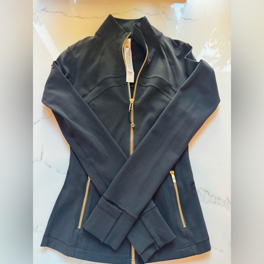 Lululemon Women's define jacket.